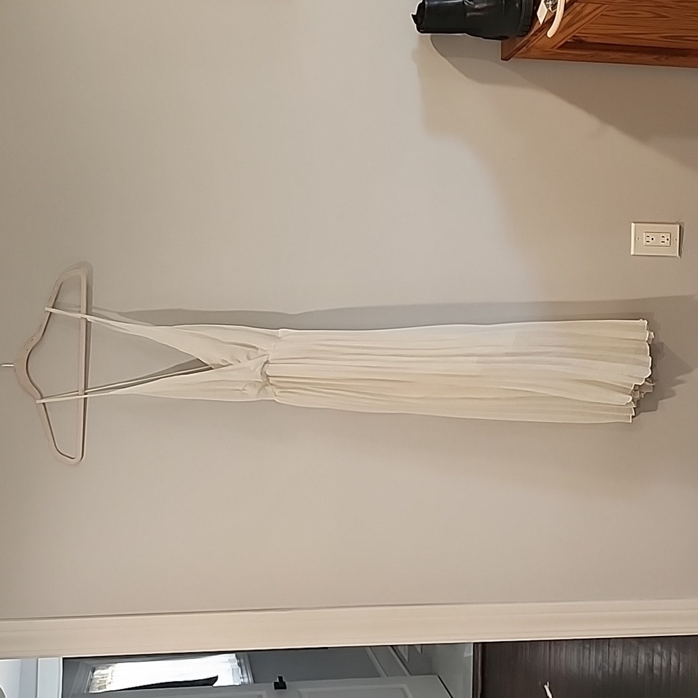 Deep V halter, pleated skirt, tie back with key hole